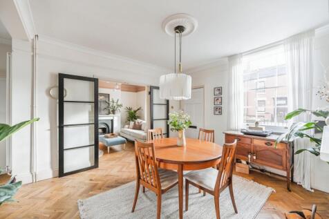 Dining Room to Lounge