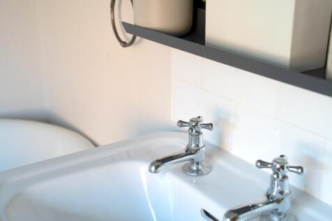 Family Bathroom (L3)