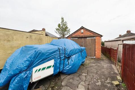 Garage &amp; Hardstanding