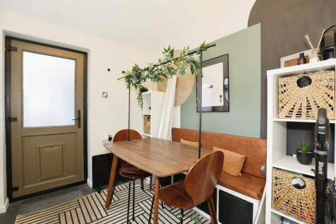 Sun / Dining Room