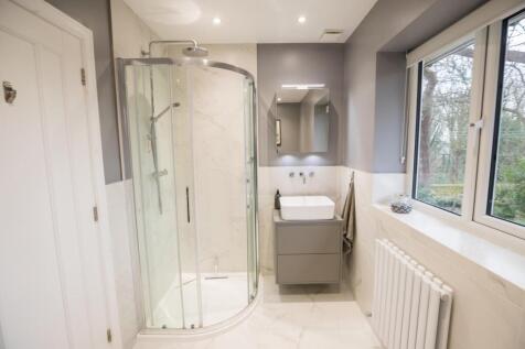 Master ensuite 2