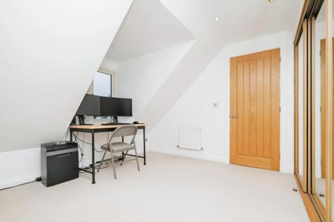 Dressing Area/Office Space