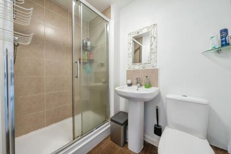14. Master en-suite