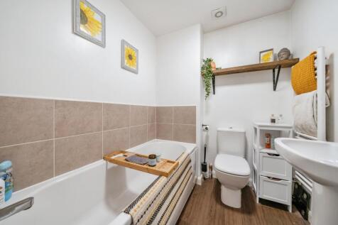 17.Family bathroom