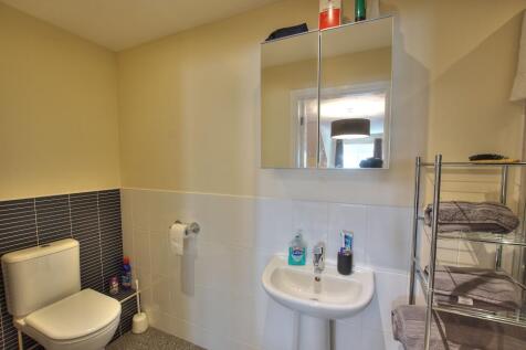 13. Master en-suite