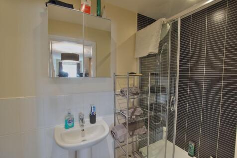 14. Master en-suite