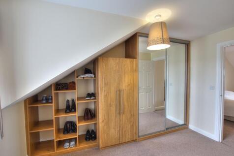 18. Dressing room