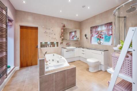 Main Bedroom - Ensuite Bathroom