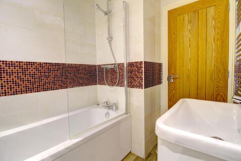 Family Bathroom (alt view)