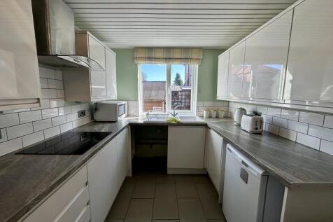 2. Kitchen.JPG