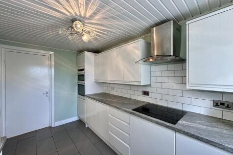 9. Kitchen.JPG
