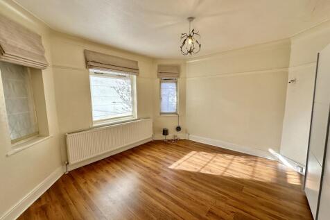 10. Master bedroom.JPG