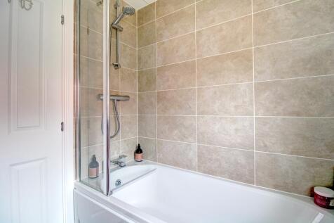 Family Bathroom (Bathtub)
