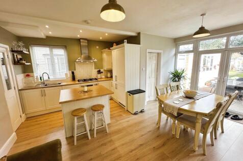 Kitchen/Dining