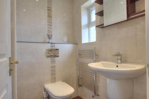 12. Master en-suite