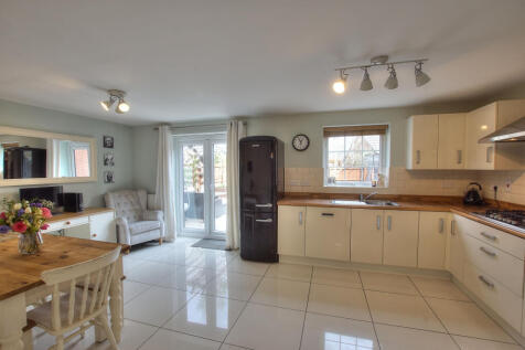 2. Kitchen: diner