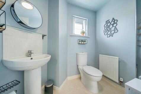 17. Master en-suite