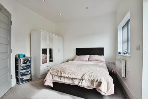Master bedroom2 