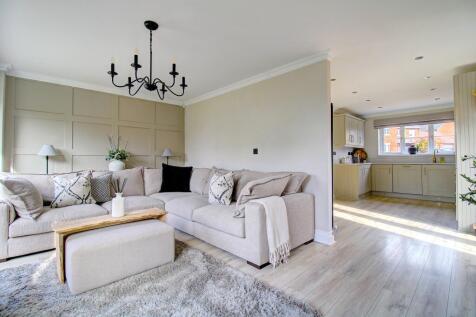 Lounge with Kitchen