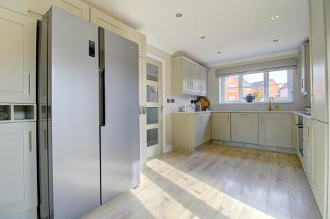Kitchen (long view)