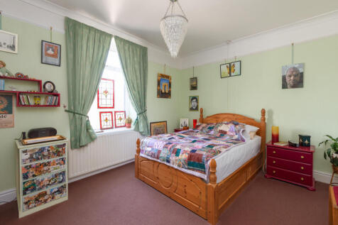 Bedroom One Pic1