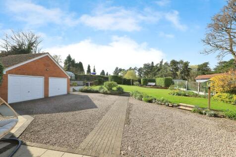 Double Garage and Garden
