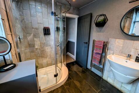 Family Bathroom 2