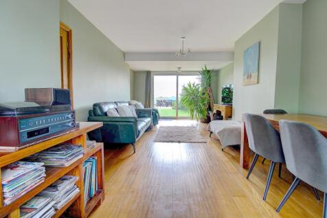 Lounge (front to rear)
