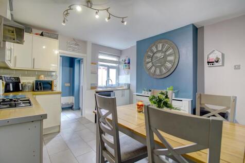 Kitchen (alt view 1)
