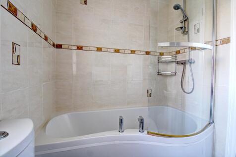 Family Bathroom (Bath)