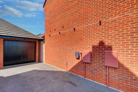 Garage &amp; Tandem Driveway