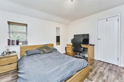 Bedroom 4B