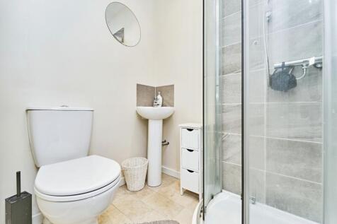 Ensuite Bedroom 5