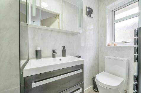 16. Master en-suite