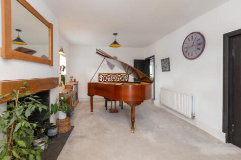 225 burnley road-10