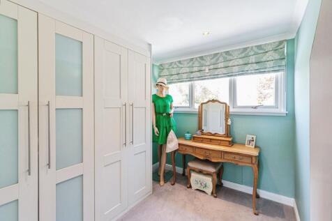 Master Bedroom Dressing Area