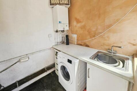 Utility Room/Outhouse