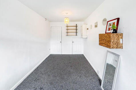 Snug/Study or Additional Bedroom.