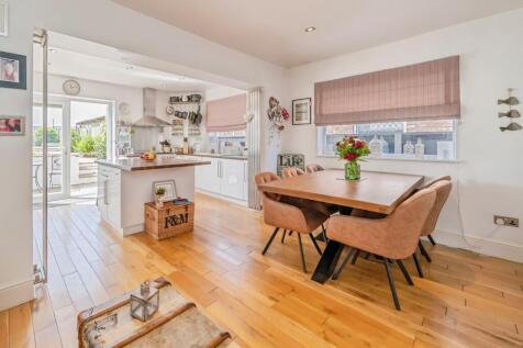 9. Dining room