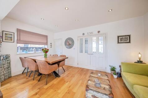 10. Dining room