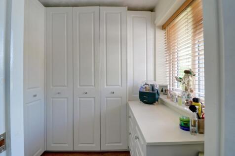 Walk In Wardrobe : Bed 3