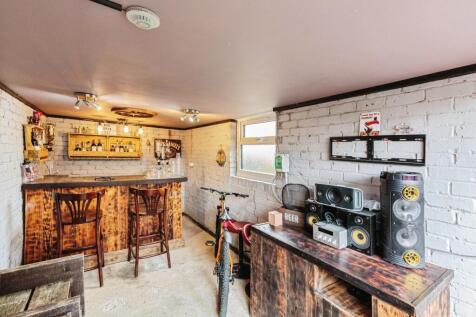 Exterior Bar Area / Outhouse