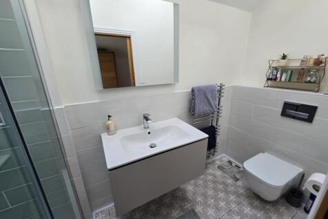Bedroom 1 Ensuite