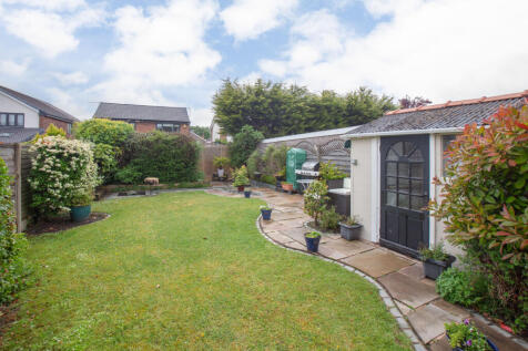 10 BARNSFOLD-23