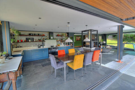 Kitchen Dining Area