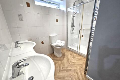 En-suite bathroom
