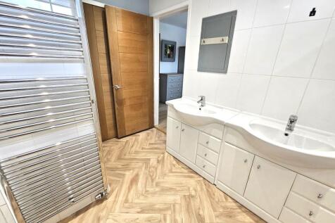 En- suite bathroom