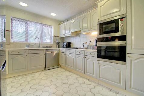 Kitchen (alt view)