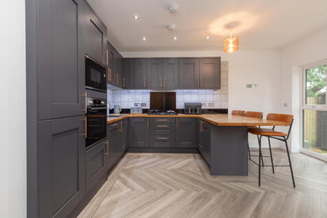 38 PARKSTONE DRIVE-19