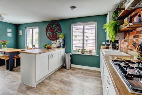 Kitchen (alt view)